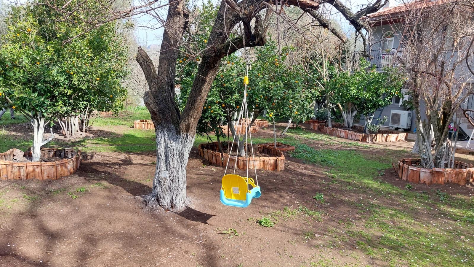 SATILIK 1.847 M2 ARSA VE İÇİNDE BİNA